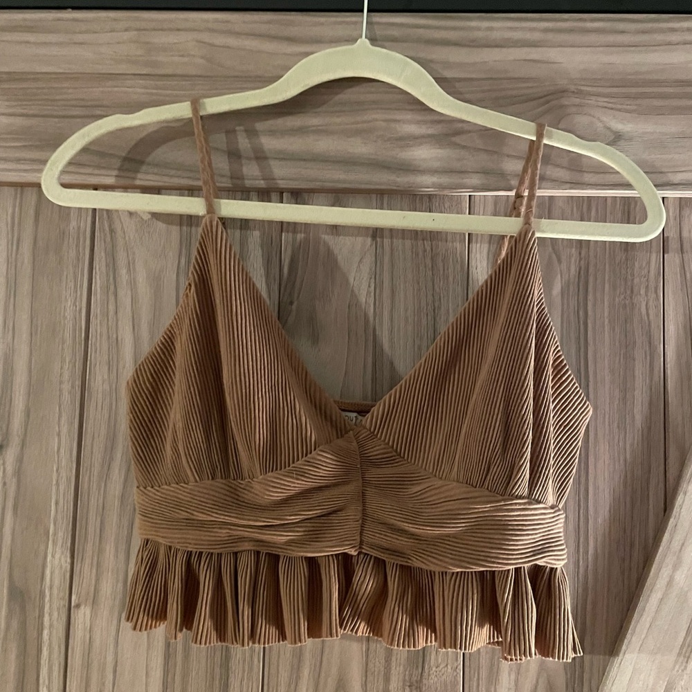 Never worn- cute brown crop tank